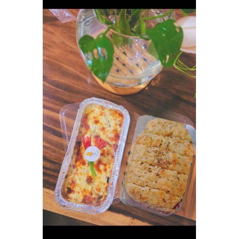 

Penne Creamy Grilled Chicken dengan Garlic Bread