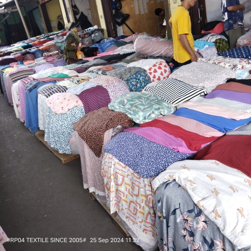 HARGA/0,5 M | KAIN KAOS KATUN METERAN / KAIN KAOS MOTIF BUNGA / BAHAN KAOS MOTIF METERAN / KAIN KAOS