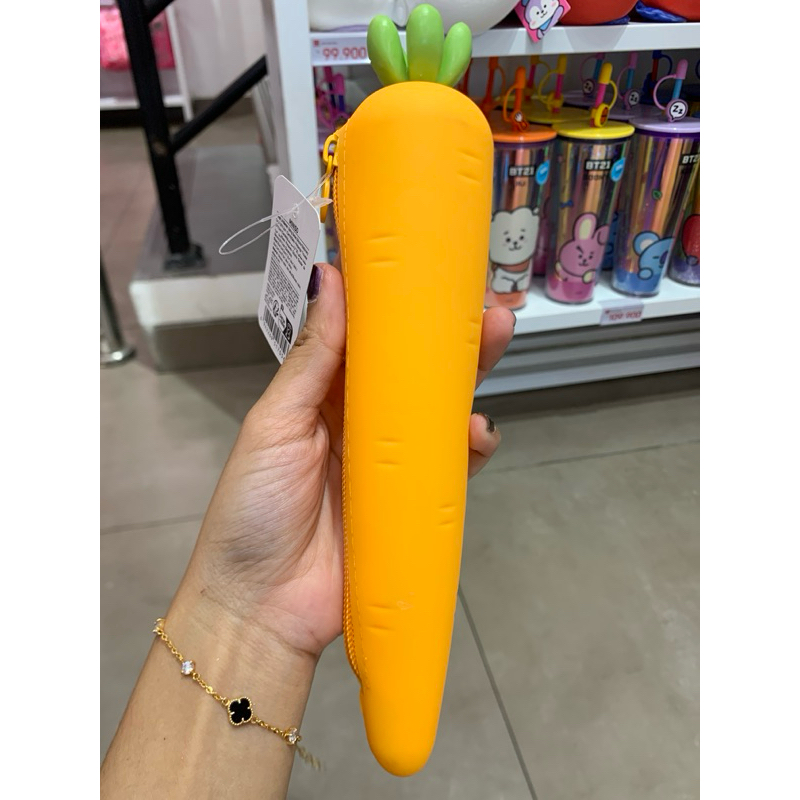 

Miniso Spring Series Silicone Stationery Case 20x4.2cm (Carrot)