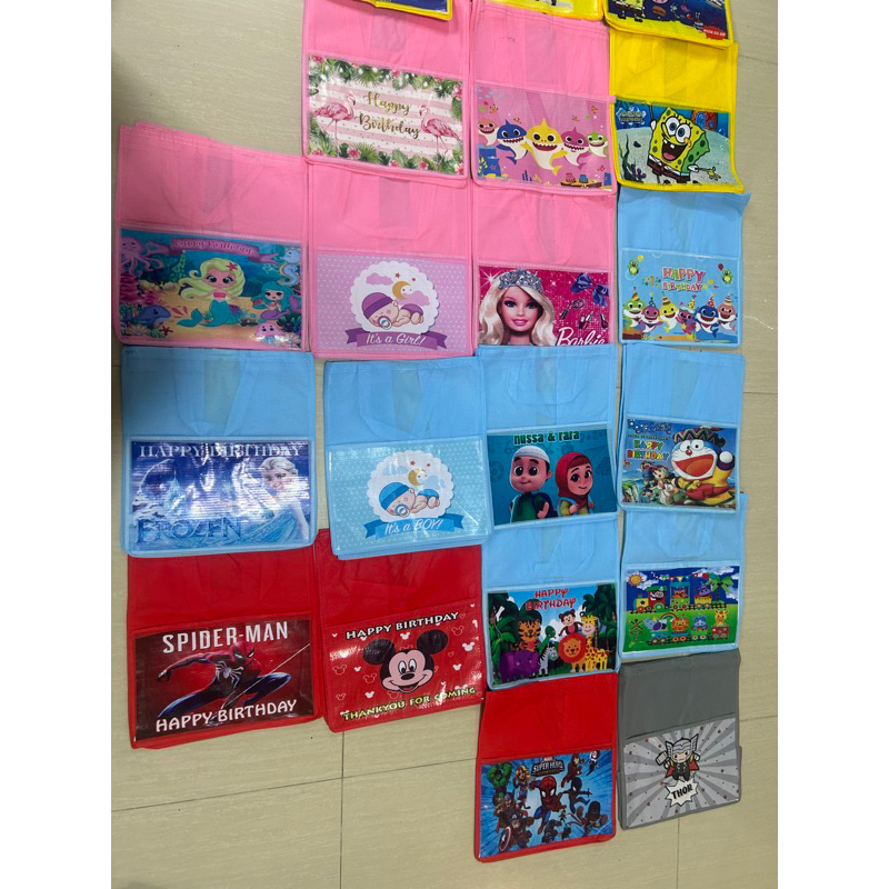 

TAS GOODIEBAG ULTAH SIZE BENTO 24x19x28