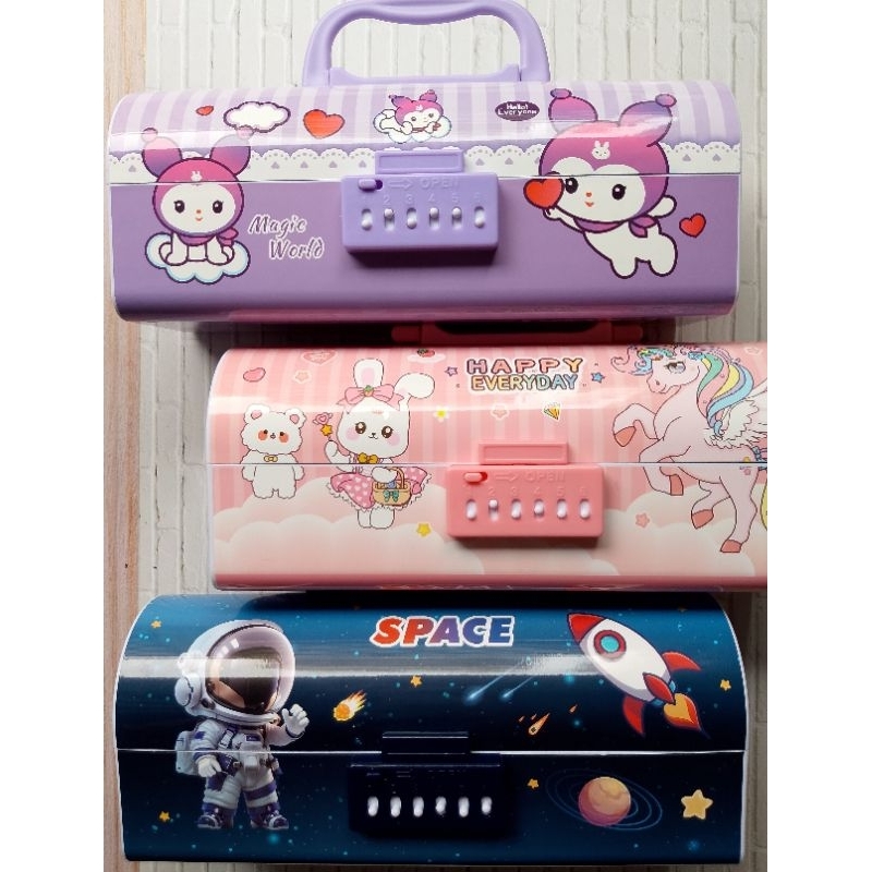 

PENCIL CASE ADA KATA SANDI+PAPAN MOTIF CEWEK DAN COWOK