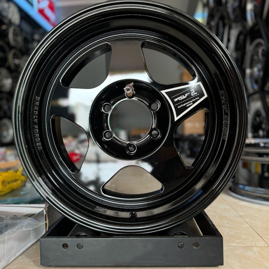 velg mobil r18 lebar 9 BRADLEY TAKUMI ET 0 velg ring 18 Fortuner Pajero Strada Triton Hilux