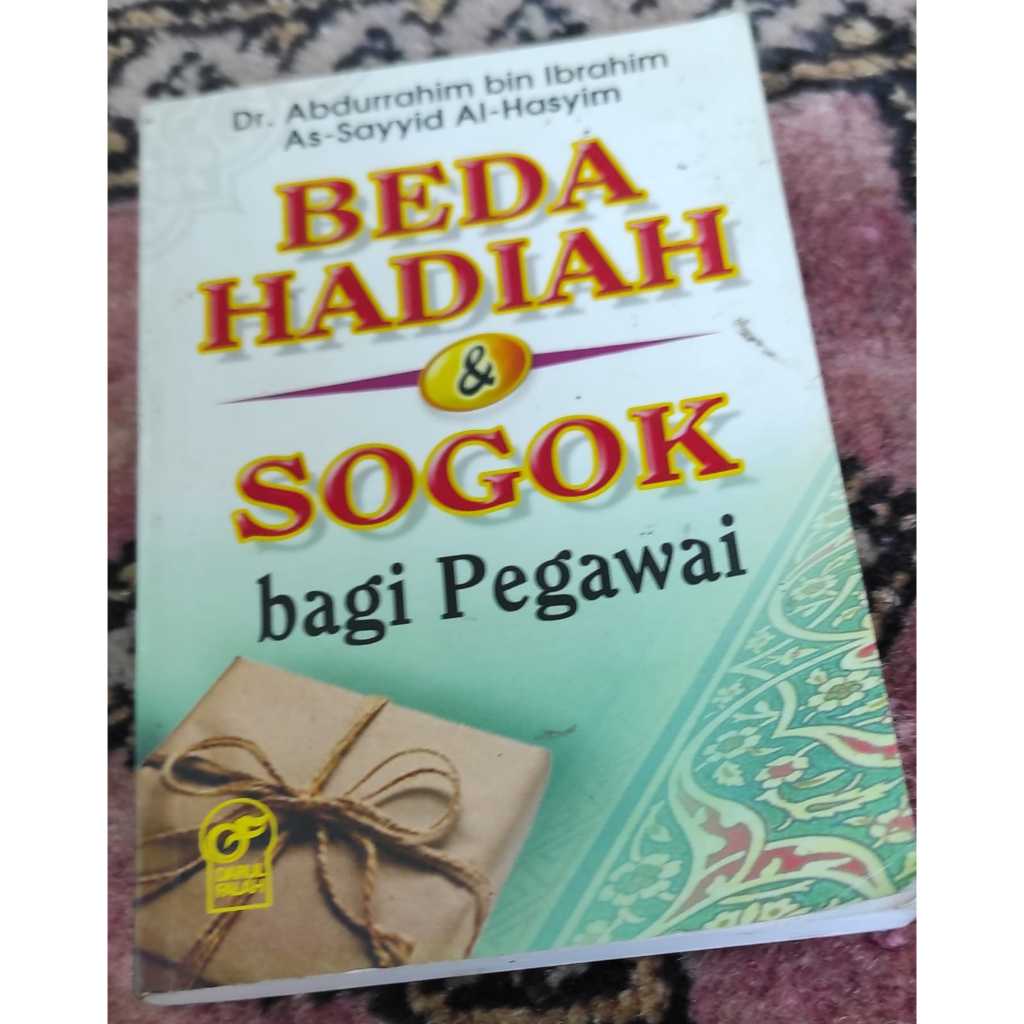 Buku Seken Beda Hadiah & Sogok bagi Pegawai