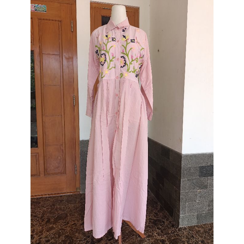 PRELOVED DRESS PANJANG / GAMIS MUSLIM BABY PINK SOFT SIZE M-L LIKE NEW DARI KARITA BUTIK