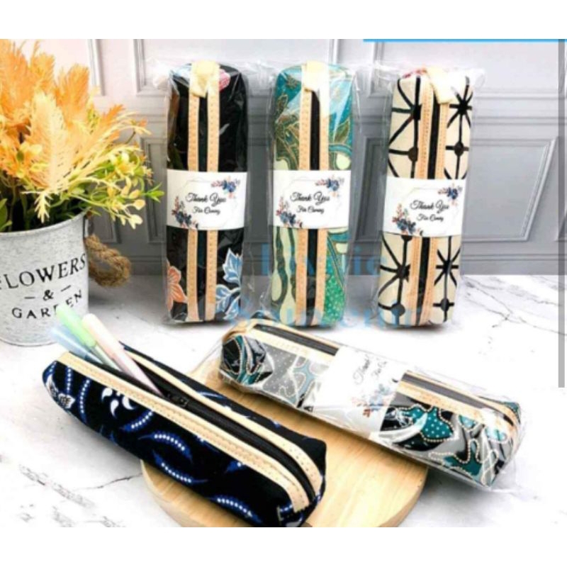 

SOUVENIR KOTAK PENSIL BATIK CANTIK