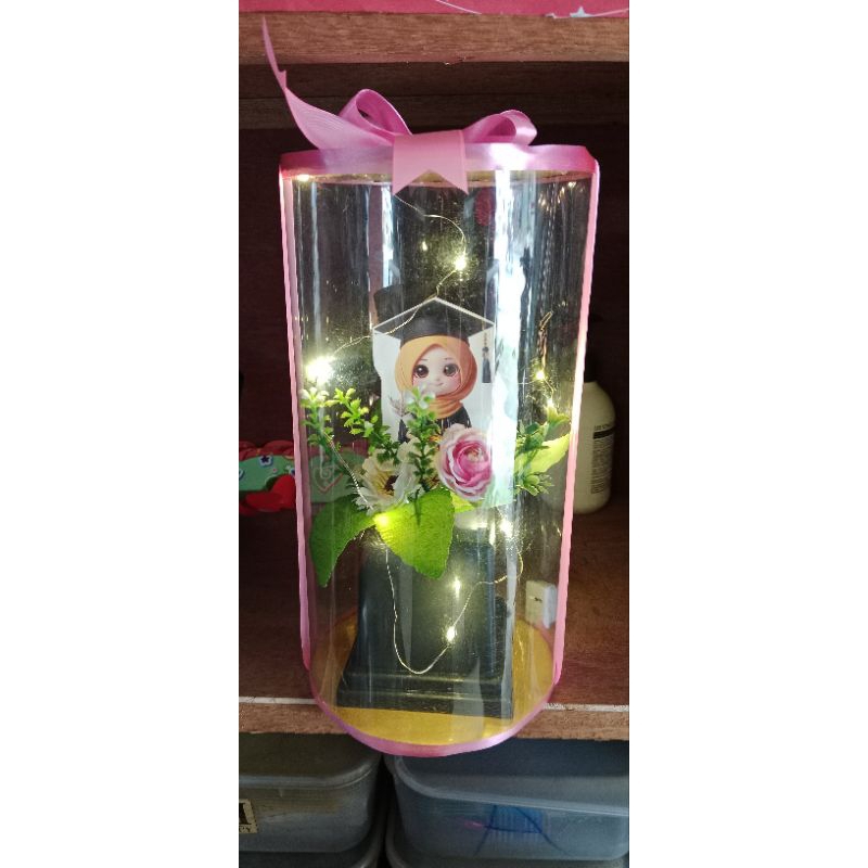 kado wisuda buket bunga box mika