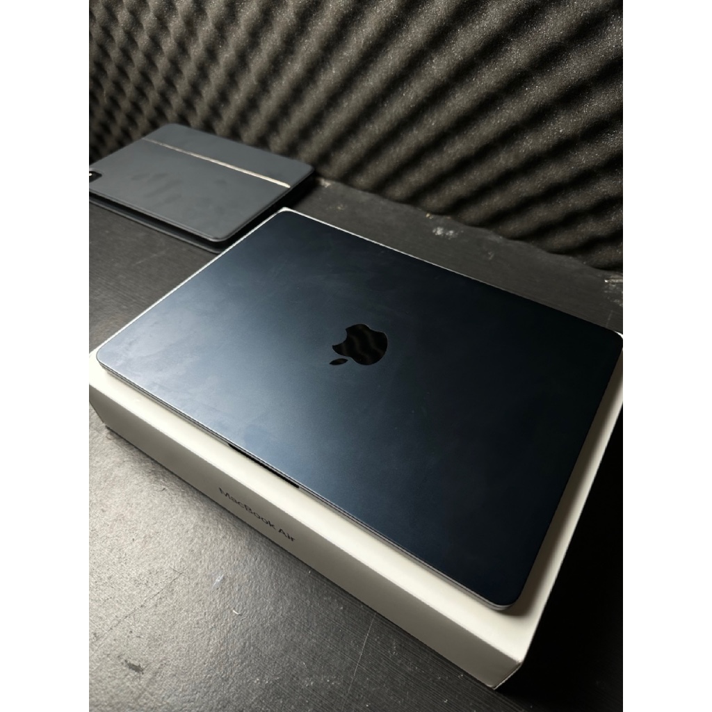 MacBook Air M2 8/256GB Midnight Garansi 2025