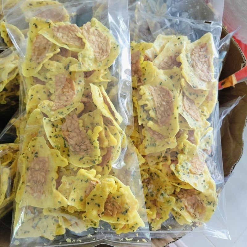 

PETOS KERIPIK TEMPE WONOSOBO VERSI TEMPE DELE LEBAR OLEH-OLEH KHAS DIENG