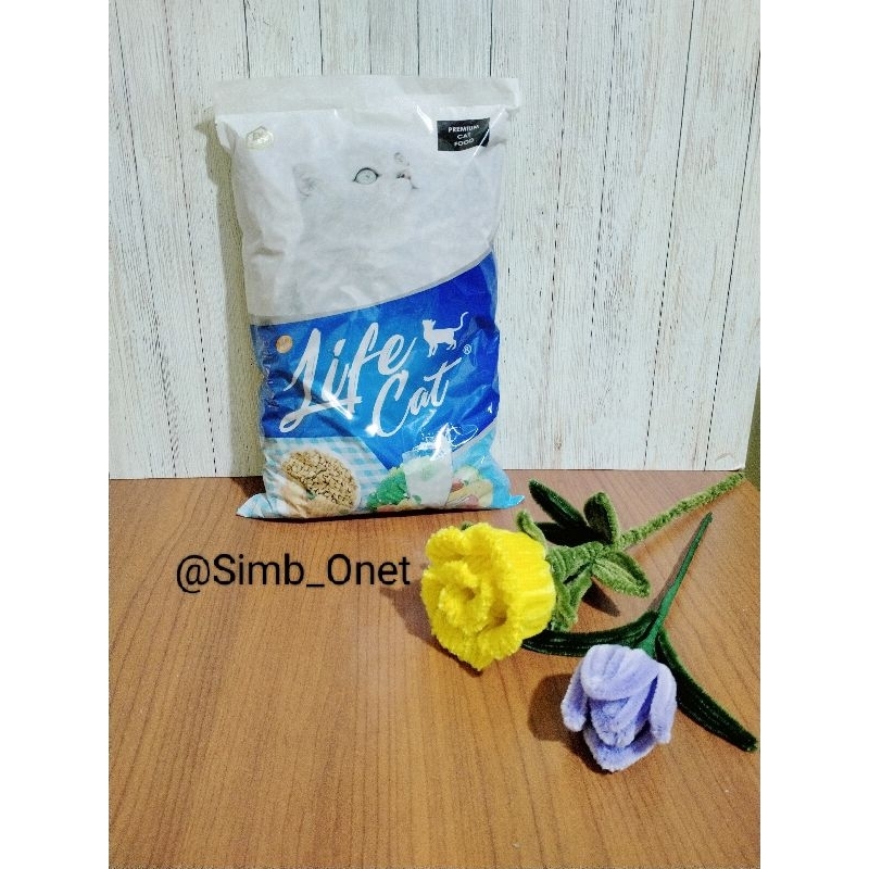 Makanan Kucing Life Cat
