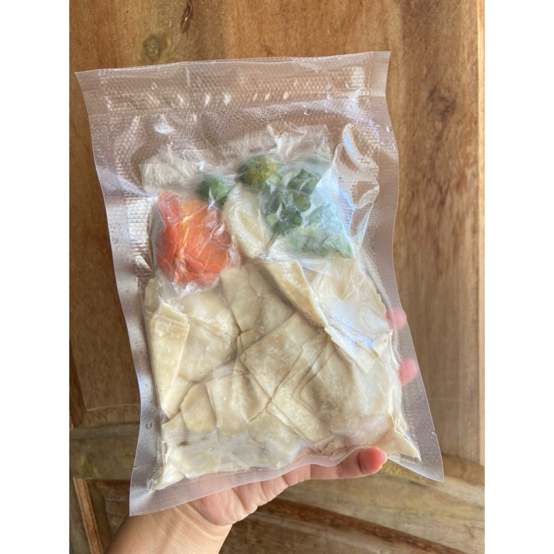 

Pangsit Ayam Kuah Chili Oil isi 10pcs