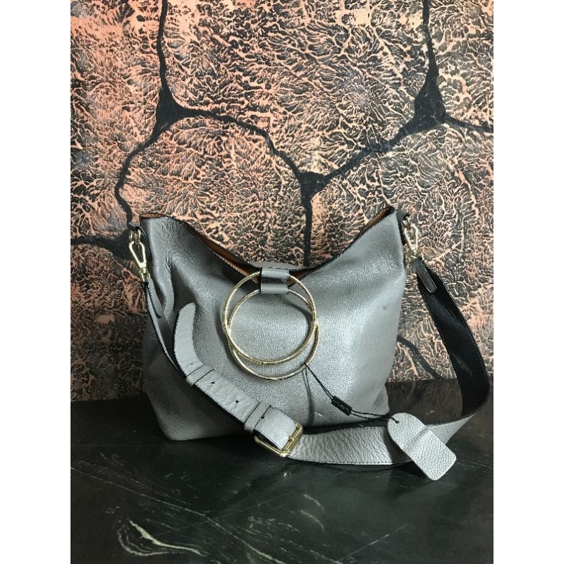 Preloved Della Stella