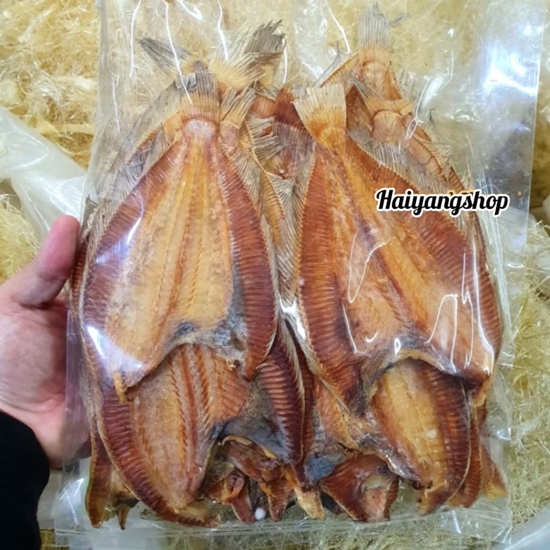 

Ikan Pihi Besar 500g Kering Super / Bungkus Sebelah Tumbuk Asin Lomie IKAN PIHI KERING KUALITAS SUPER UKURAN BESAR KERING 100% ISI 500GRAM / -+20an KEPING IKAN PIHI KERING SERING DIGUNAKAN DI RESTORAN SEBAGAI TABURAN PADA MASAKAN SEPERTI LOMIE DAN BUB