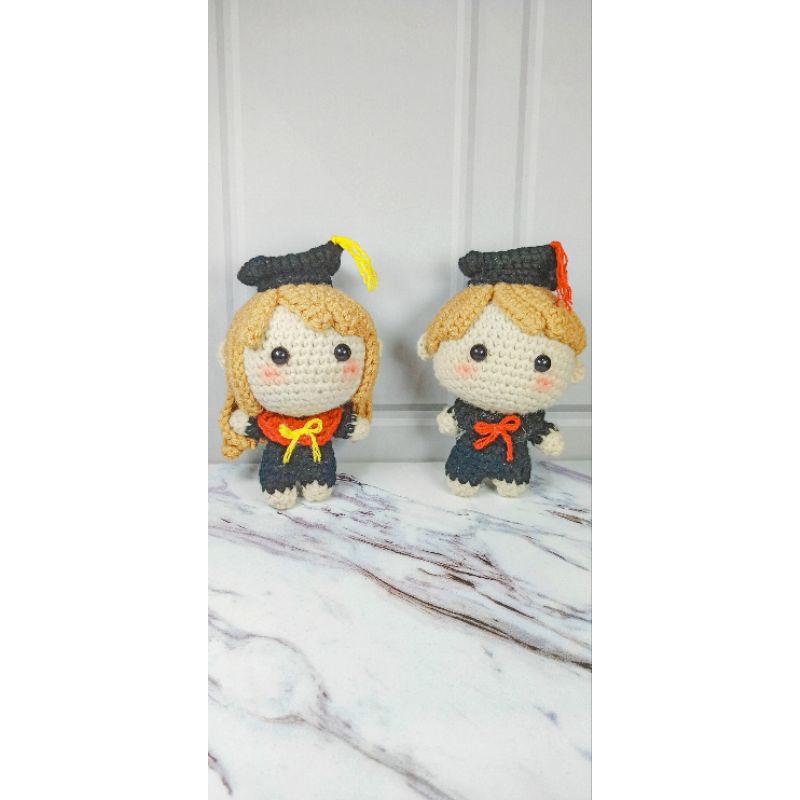AMG- Amigurumi Custom/Boneka Rajut Wisuda Amigurumi Pria Wanita Custom