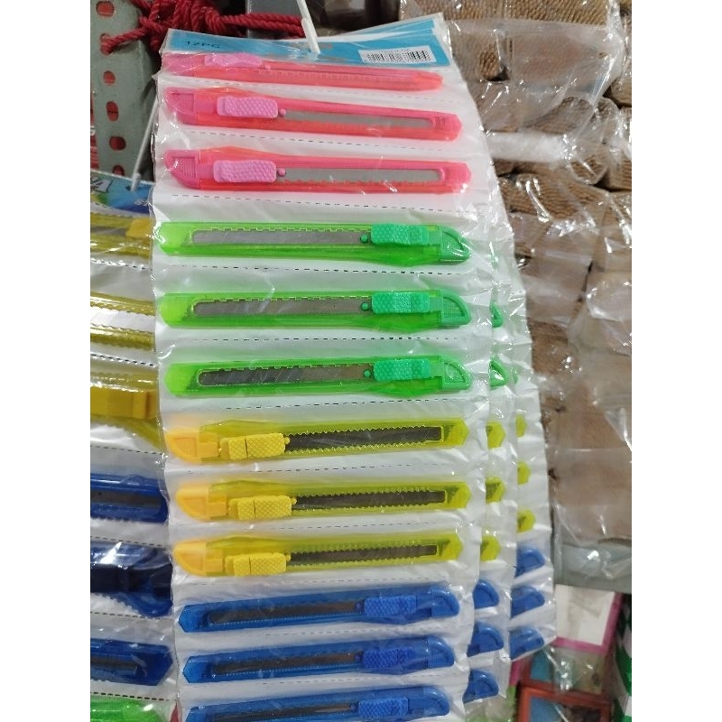 

Cutter Warna Grosir isi 12 | Cutter kecil | Cutter kecil | Pisau Kecil