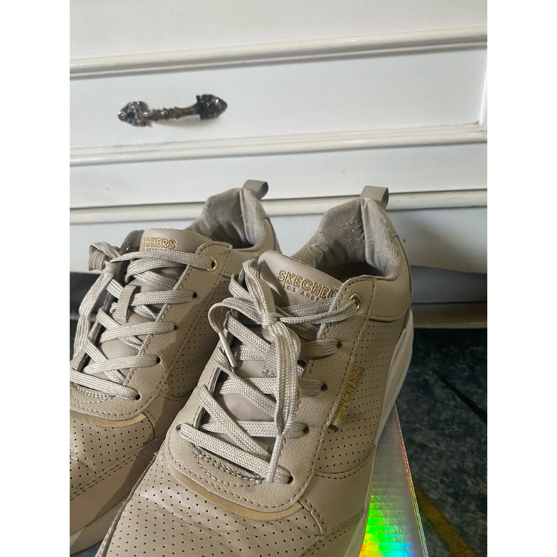 Sepatu Skechers Wanita (preloved)