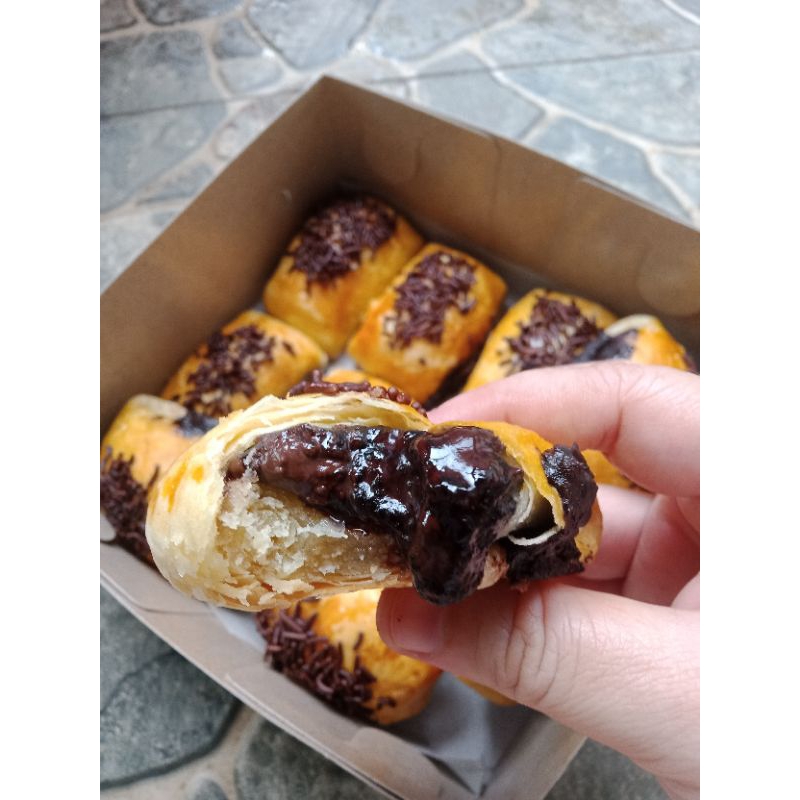 

BOLEN PISANG COKELAT LUMER / BOLEN TAPE SUSU / Bolen bandung