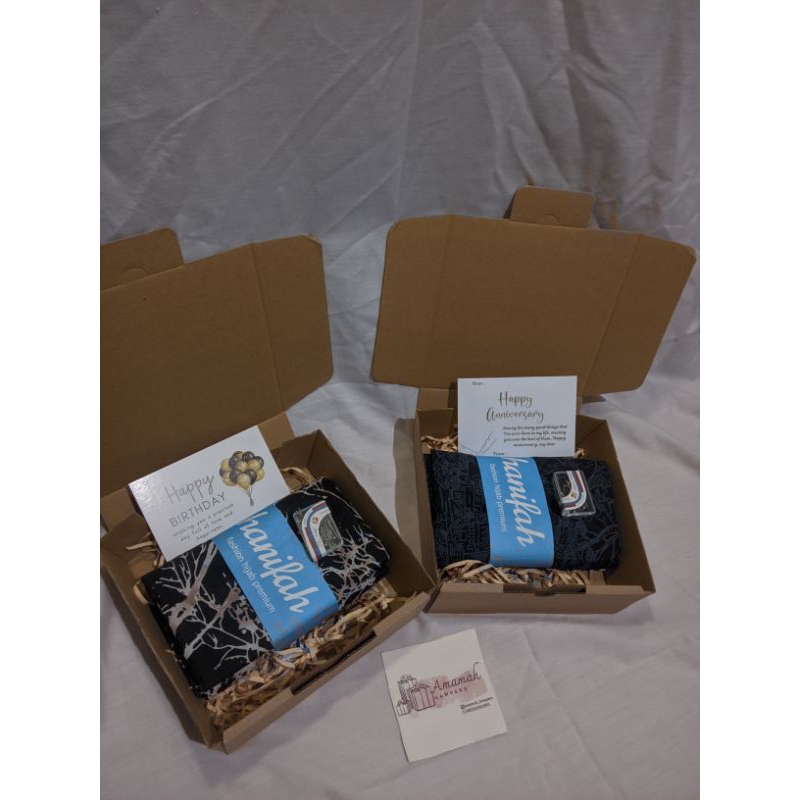 HAMPERS HIJAB SEGI EMPAT MOTIF