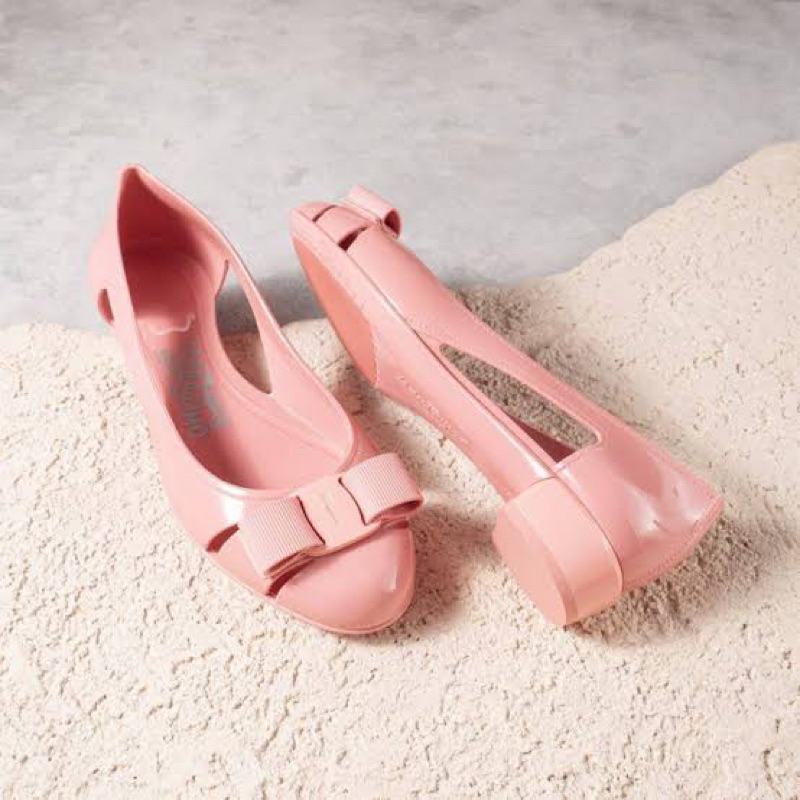SALVATORE FERRAGAMO - Vara Jelly Shoes (size 6)
