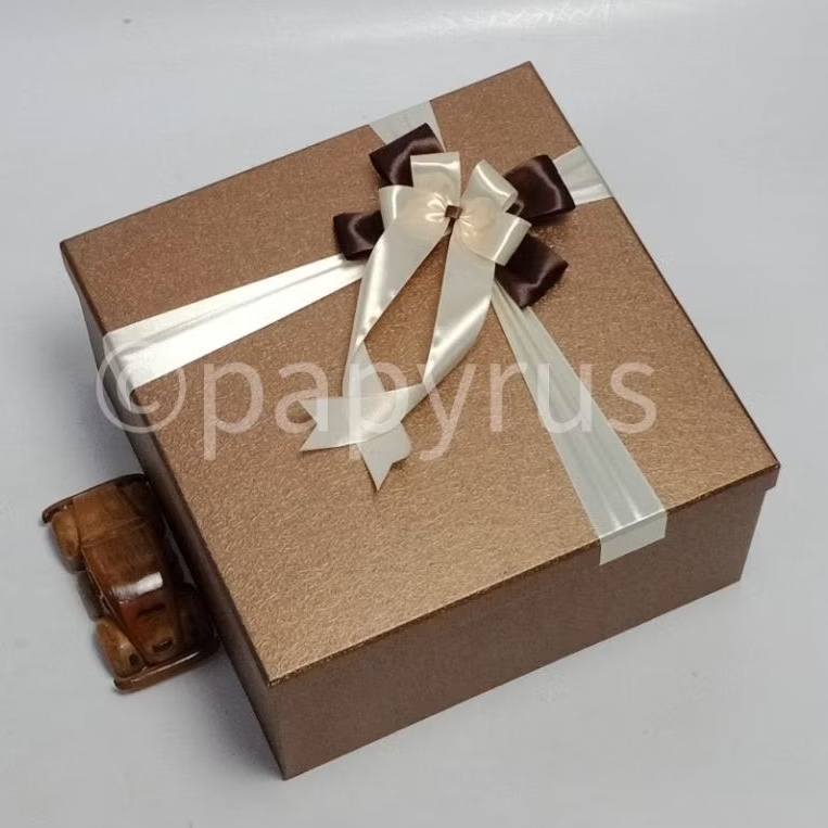 

PAPYRUS 30x30 Tinggi 15cm Kotak Kado Gift Box Hadiah V3