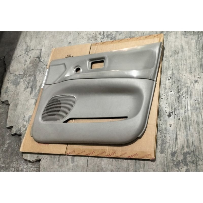 Doortrim pintu Toyota kijang kapsul original,kanan