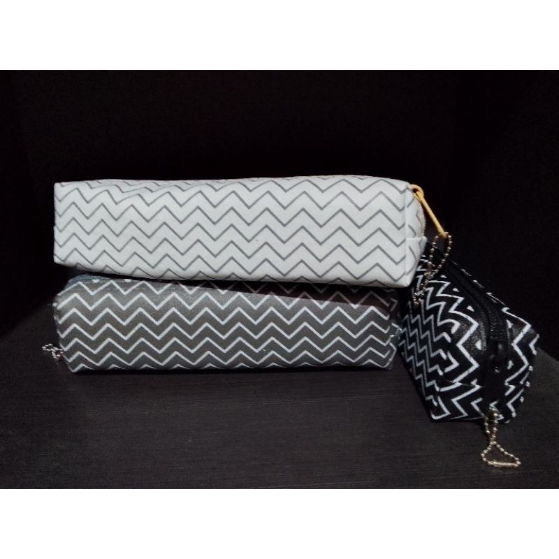 

(1 PCS) KOTAK PENSIL GARIS