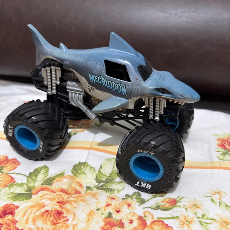megalodon monster jam skala 24 loose