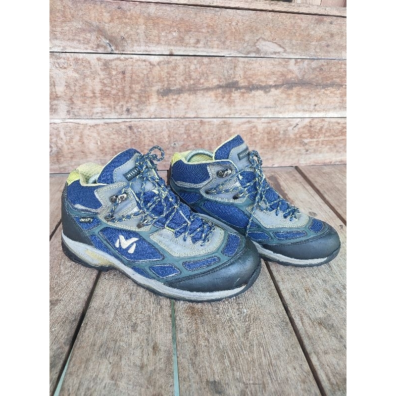 Sepatu outdoor Millet size 41 1/3