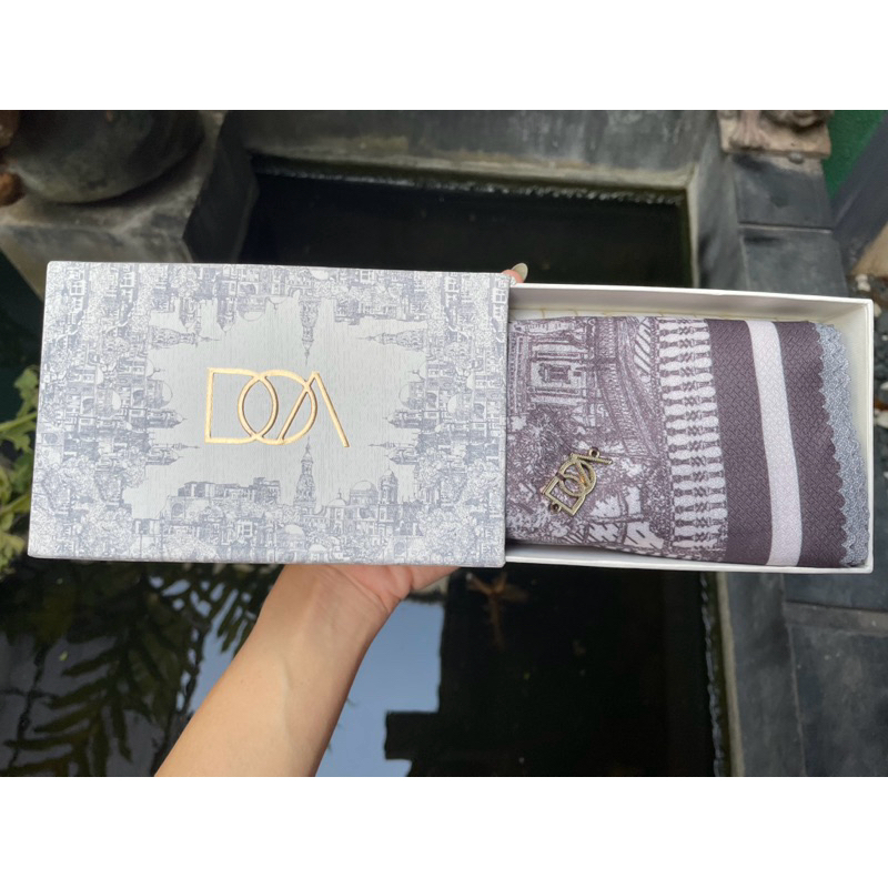 PRELOVED HIJAB LUCIA SCARF BY DOA DEWI SANDRA