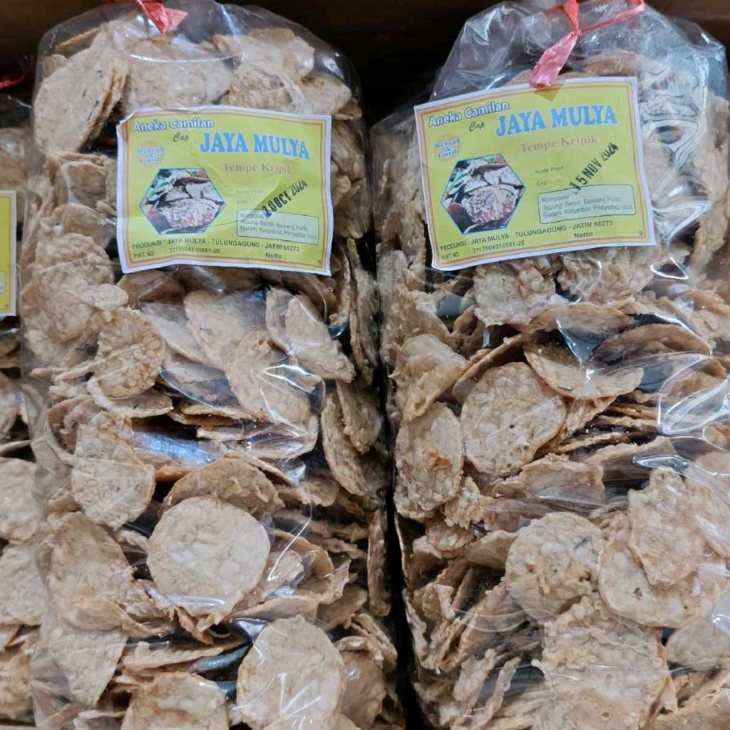 

KERIPIK TEMPE TEPUNG DAUN JERUK PREMIUM KHAS TULUNGAGUNG