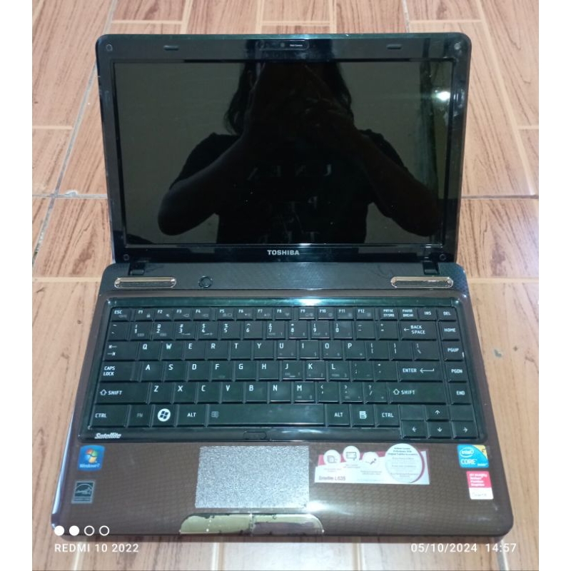 Laptop Toshiba Satellite L635 Intel Core i5 DDR3 kondisi matot mulus tidak ada hardisk, baterai & Ch