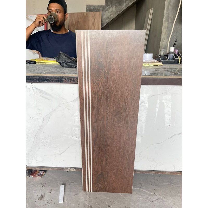 granit keramik tangga motif kayu custom list plint bordes