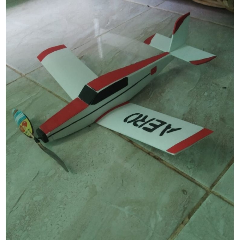 pesawat tenaga karet