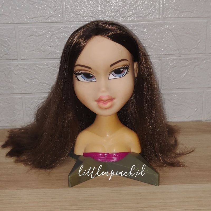 BRATZ HEAD MAKEOVER DANA PRELOVED (BACA DESK)