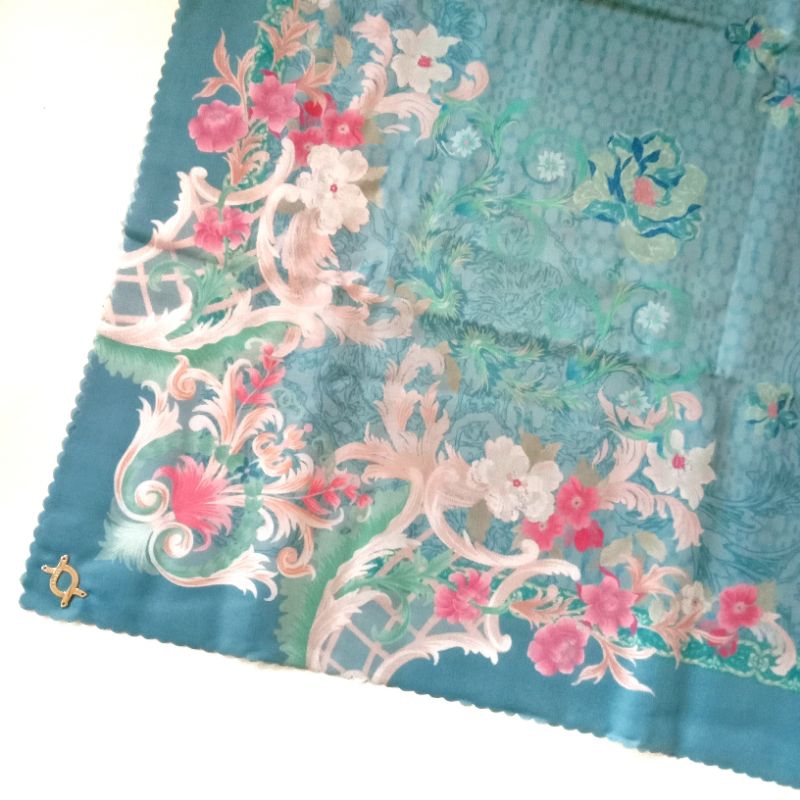 [baru/no tag] wearing klamby - royal scarf