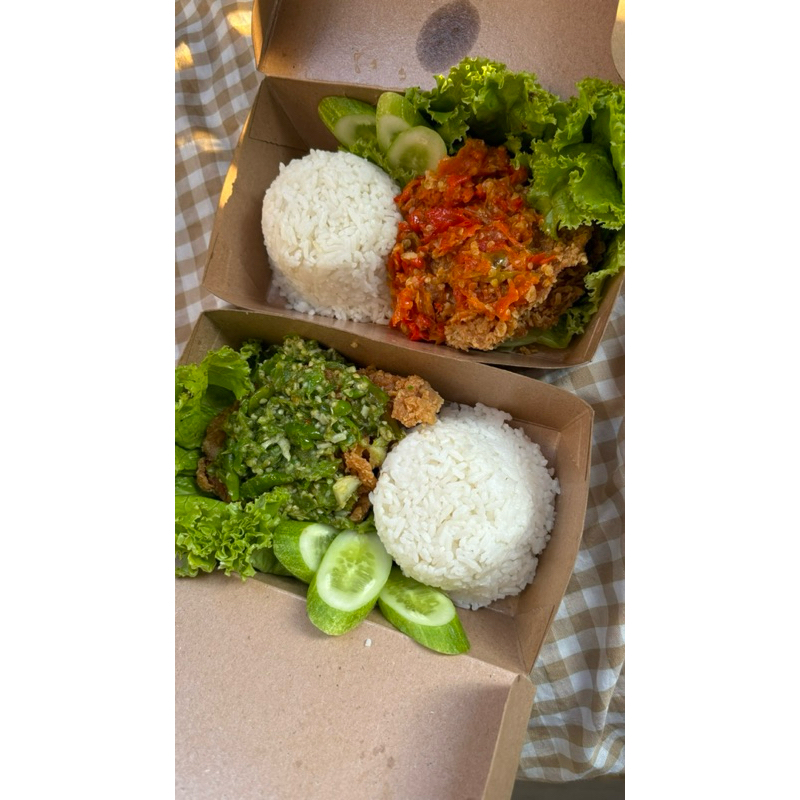 

paket nasi ayam geprek sambal ijo /sambal merah