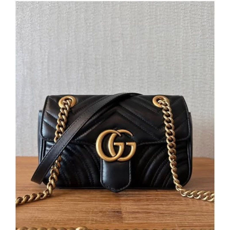 Preloved VVGC Gucci marmont mini 22cm black GHW bag only
