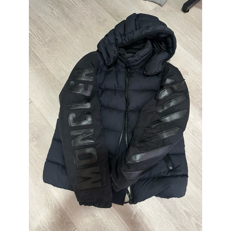 Jaket moncler bulang off white