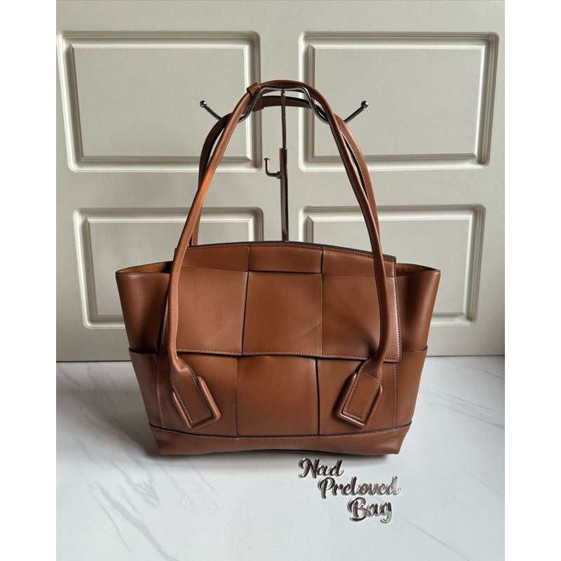 Bottega Arco tote