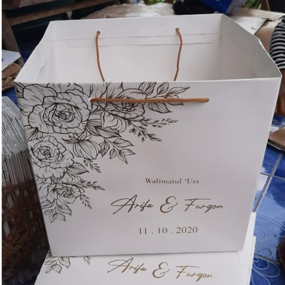 

Custom tas kertas paperbag bahan ivory 210gsm nasi box size 23x23x20