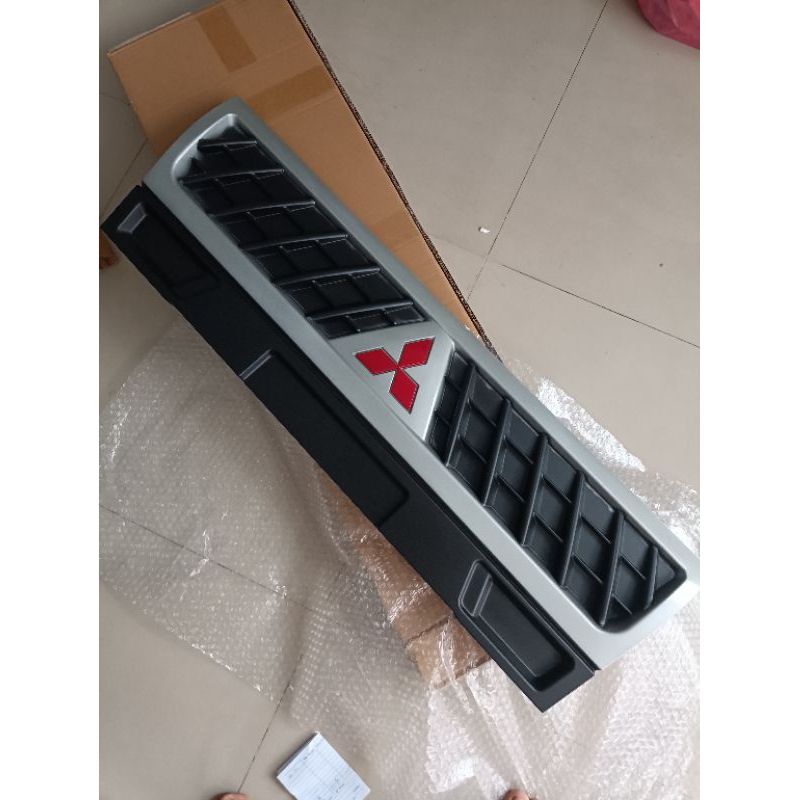 Gril depan Baru Mitsubishi L300, grill