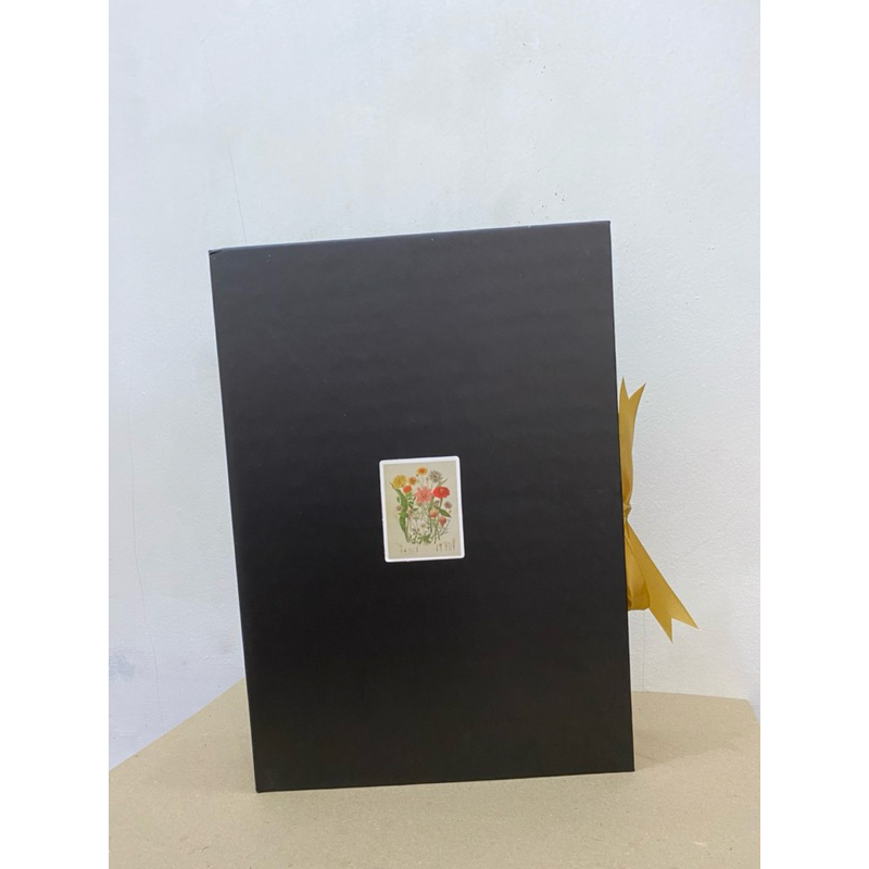 

Hardbox item motif bunga ukuran 32x22x5cm