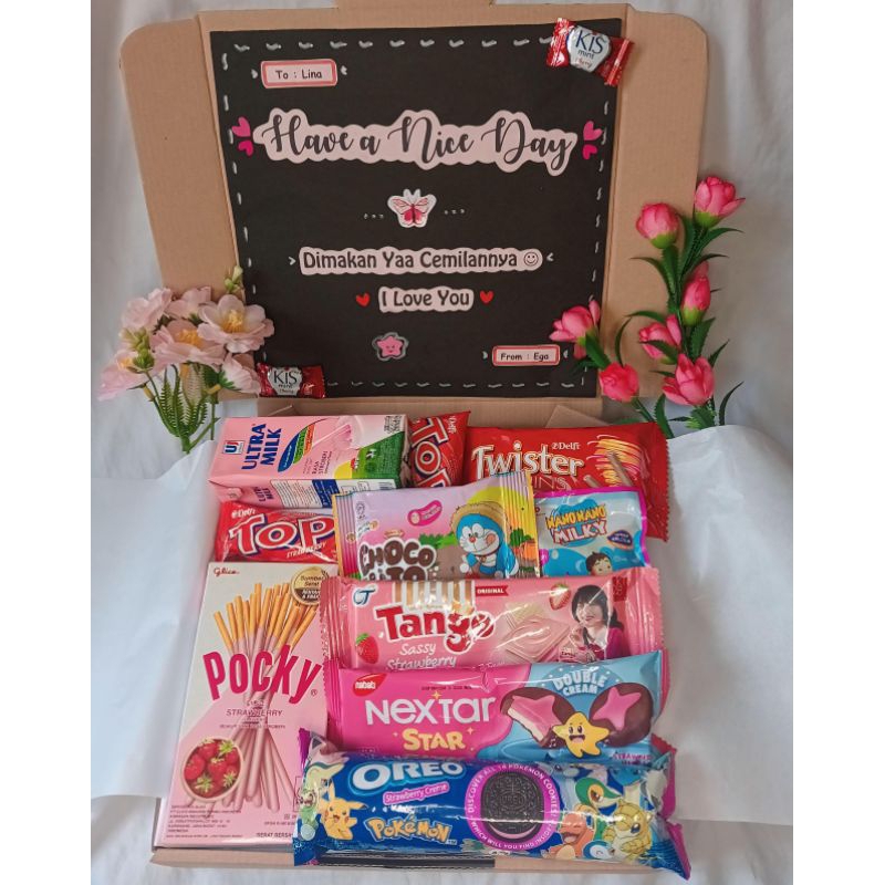 

Kado Snack Box / Kado Ulang tahun / Kado wisuda / Kado Anniversarry / Paket Pink