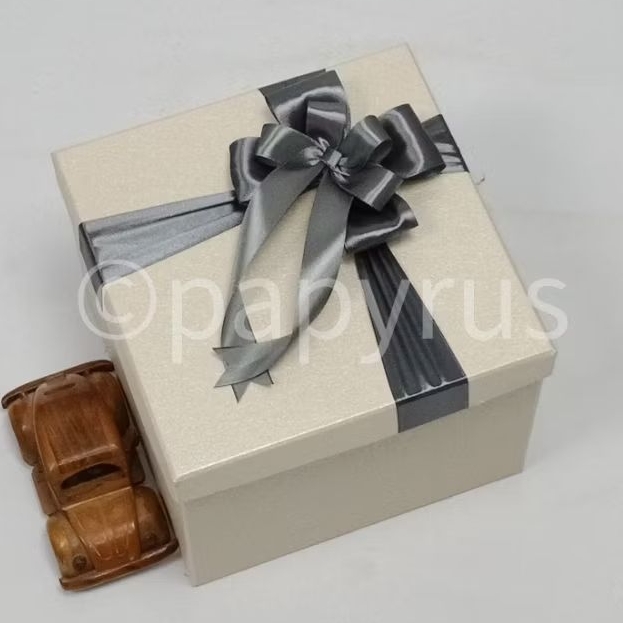 

PAPYRUS 20x20 Tinggi 20cm Kotak Kado Gift Box Hadiah V2