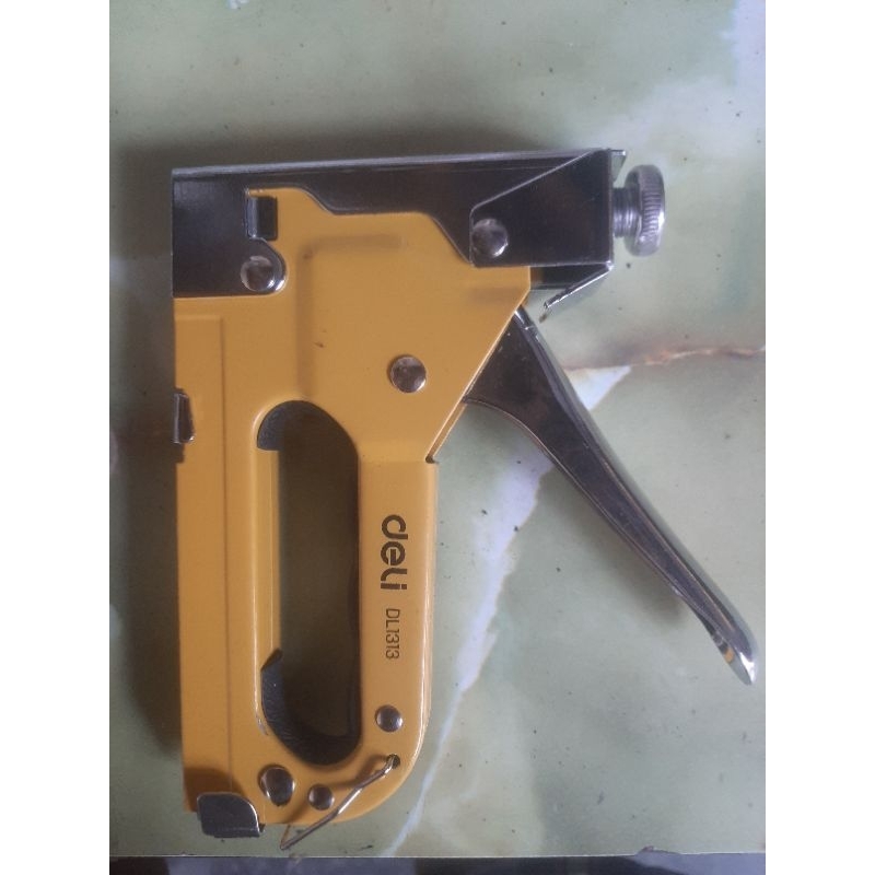 

gun tacker