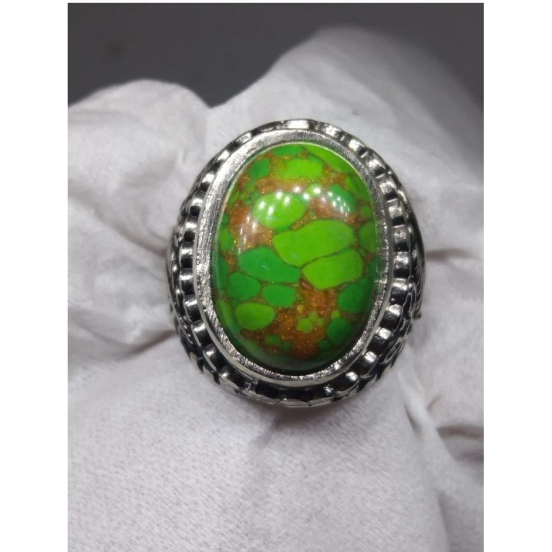 Cincin batu pirus hijau serat emas