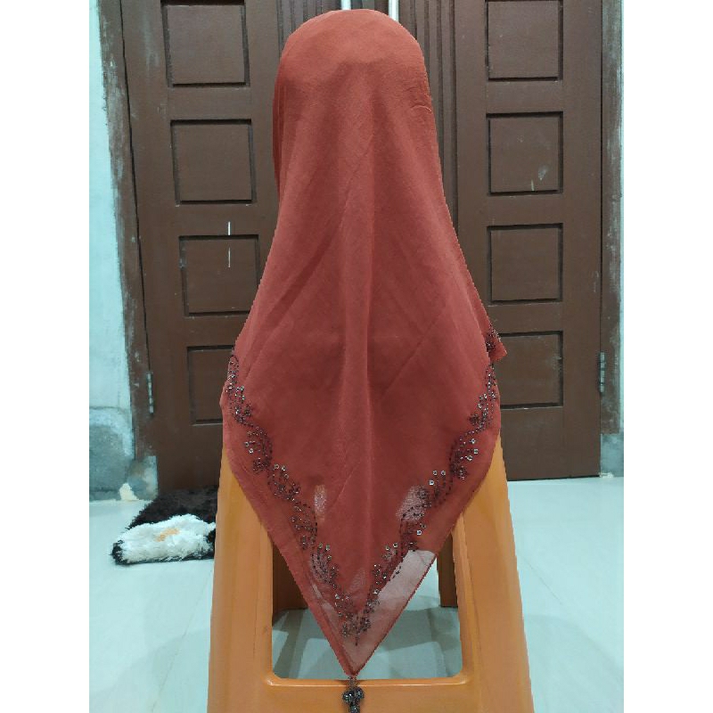 Jilbab segi empat motif payet dan manik2