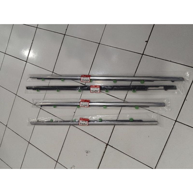 Pelipit Kaca Honda CRV Gen 4 2013-2017 Original Made Japan 1set 4 pintu