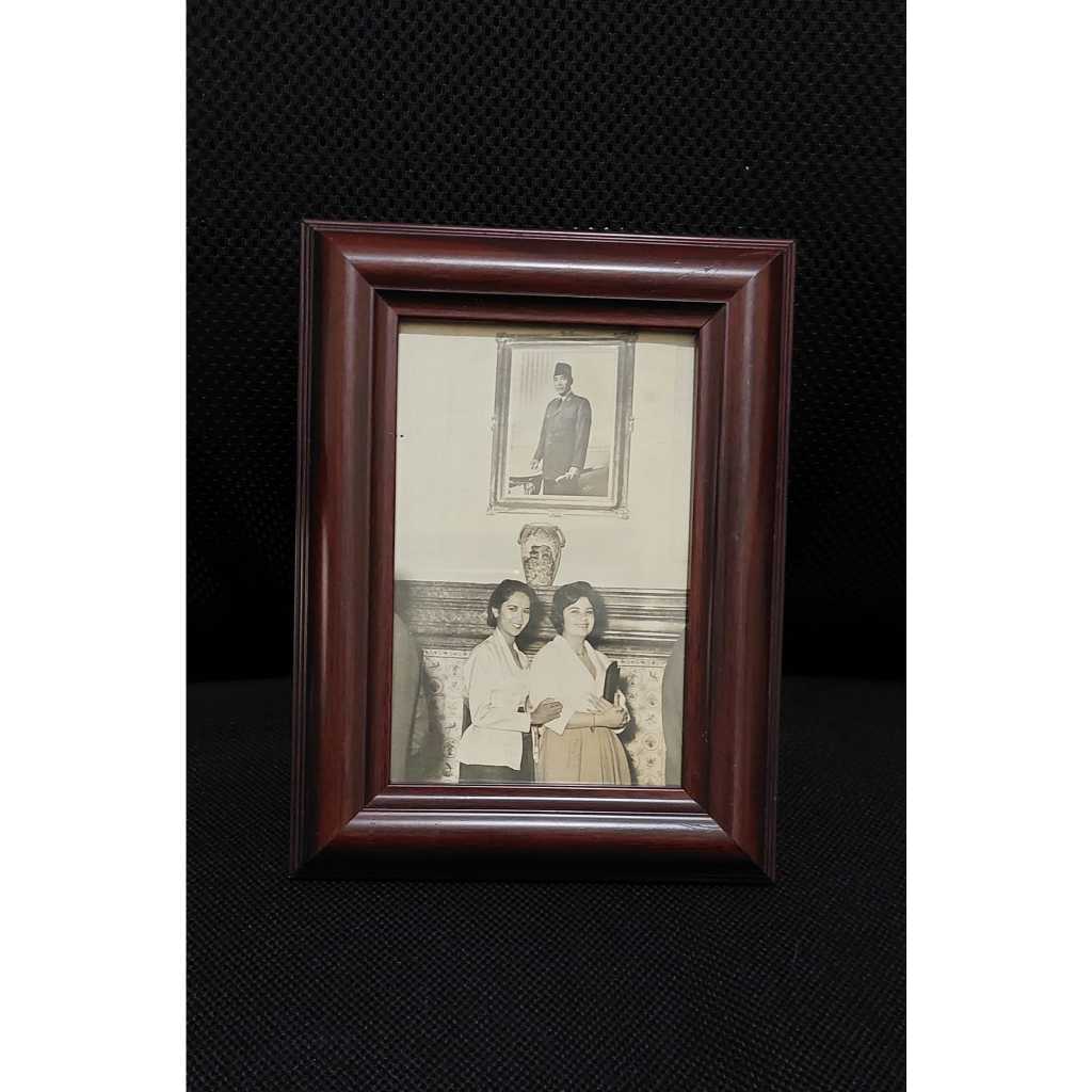 frame fiber dengan foto jadul hitam putih original