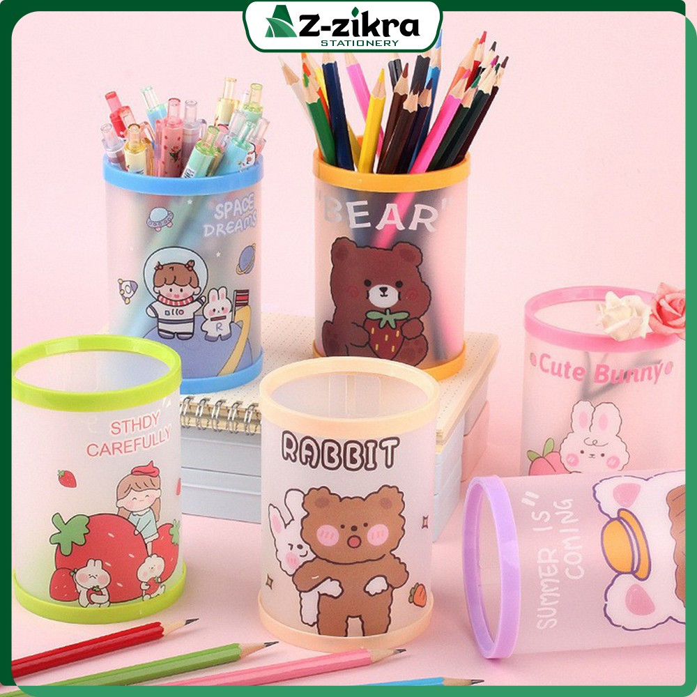 

Tempat Pensil Bulat Tabung Karakter Kartun / Kotak Pensil Pajangan Meja Lucu / Pen Pencil Holder Case Cartoon Az Zikra Stationery A84