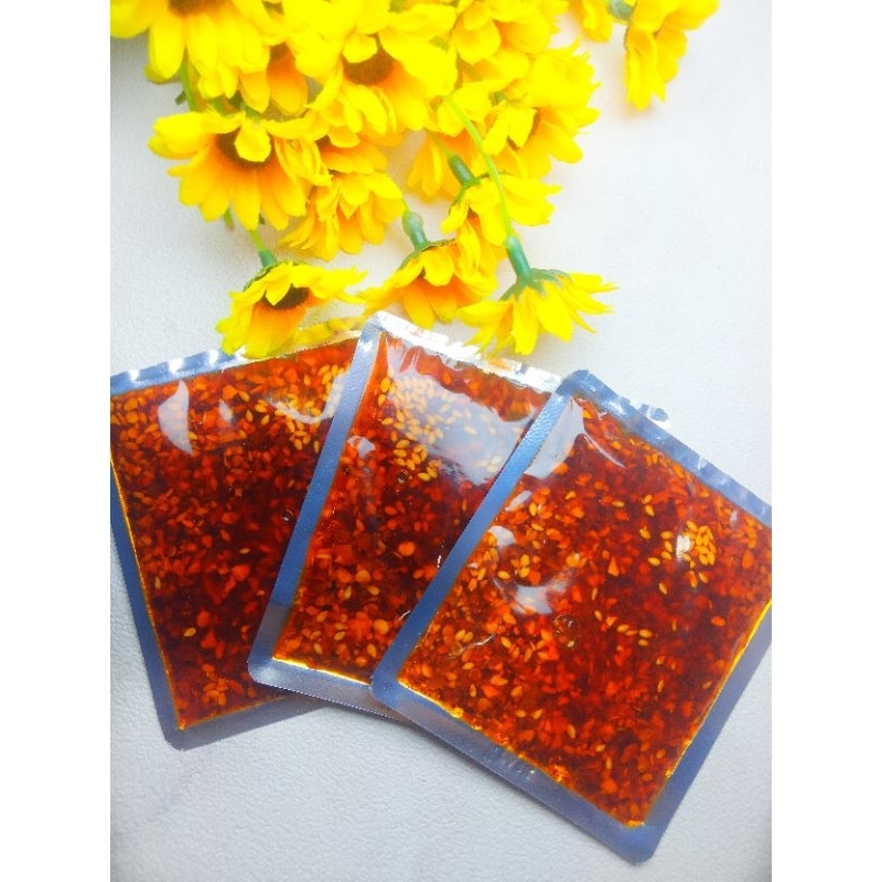 

10sachet CHILO (Chili Oil) kemasan sachet 20gram.